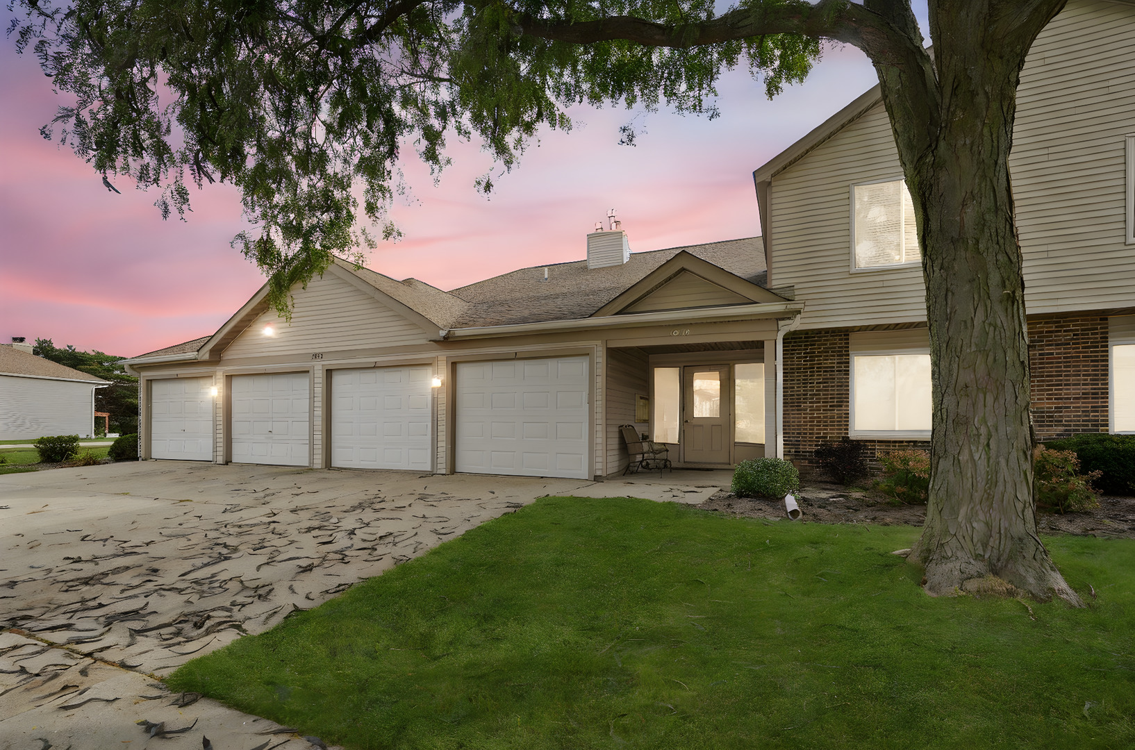 7050 Newport Drive #203, Woodridge, IL 60517