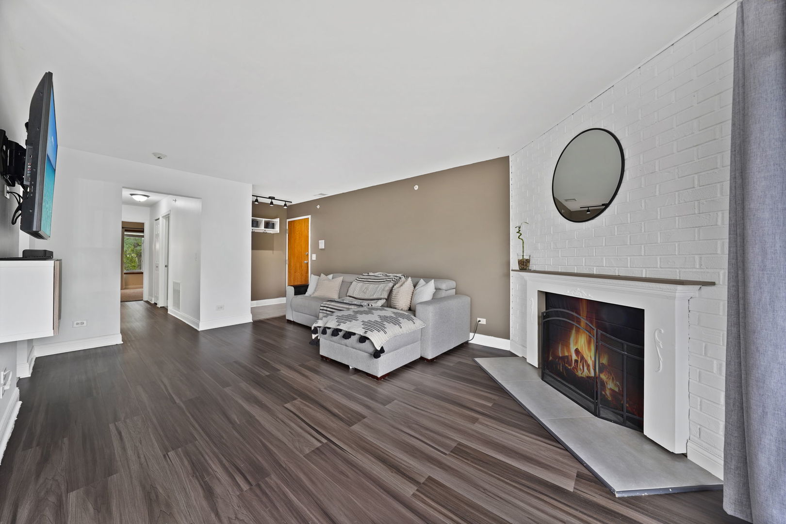 7050 Newport Drive #203, Woodridge, IL 60517