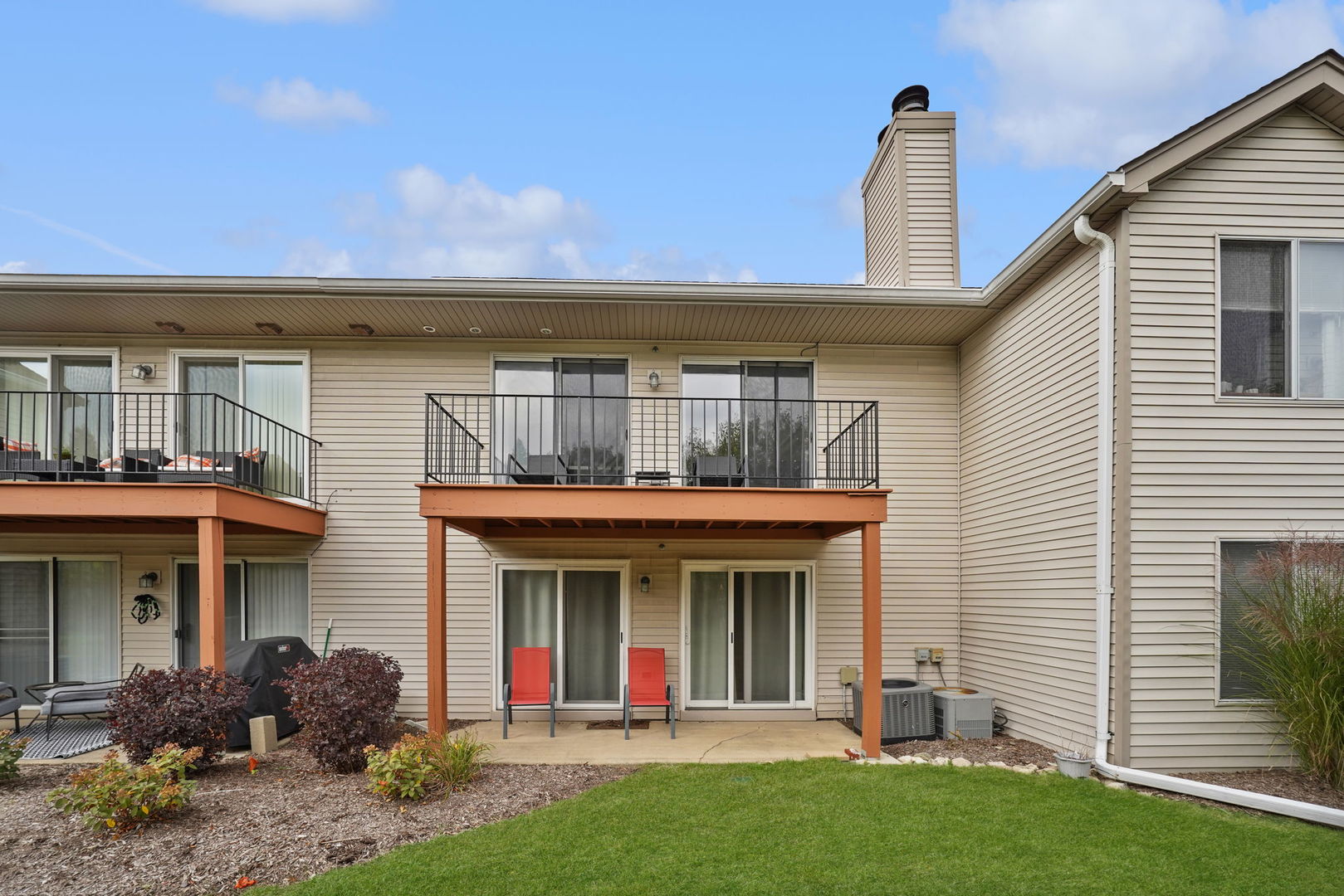 7050 Newport Drive #203, Woodridge, IL 60517