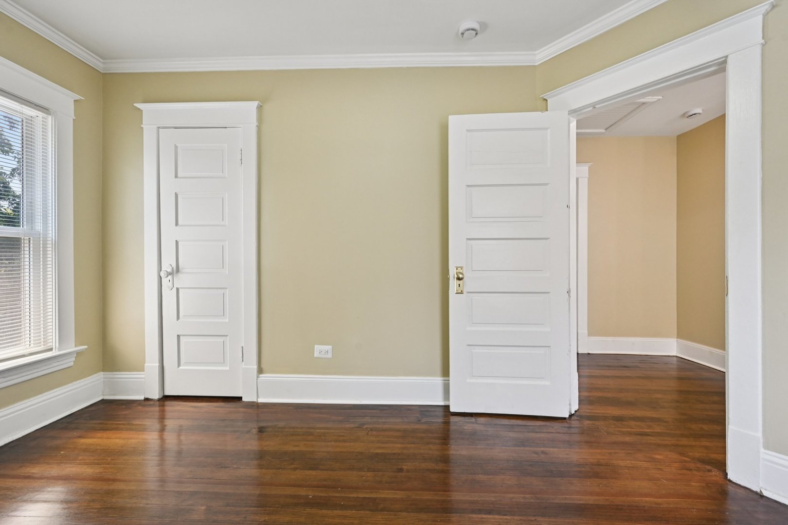 325 4th Street, Waukegan, IL 60085