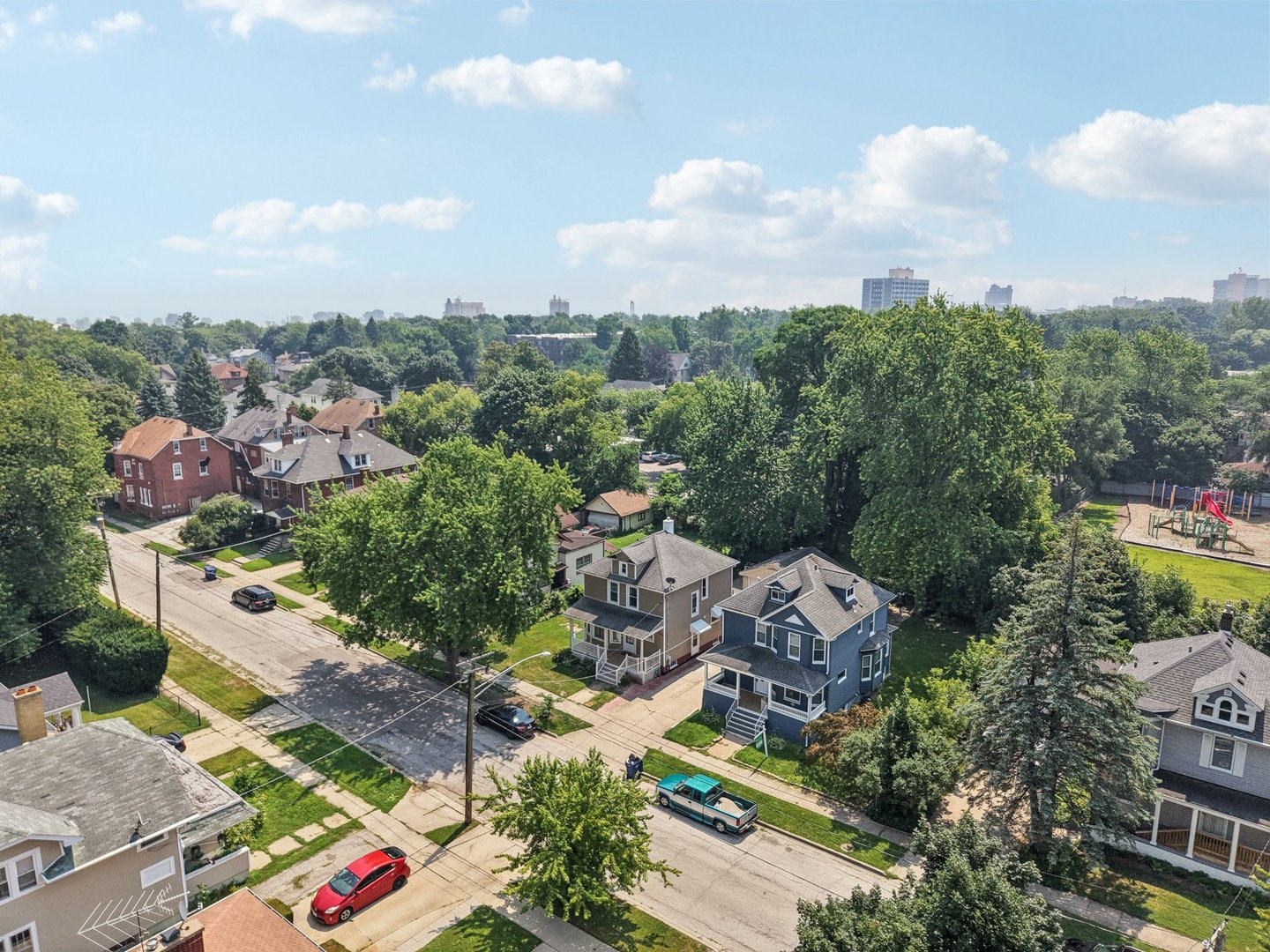 325 4th Street, Waukegan, IL 60085