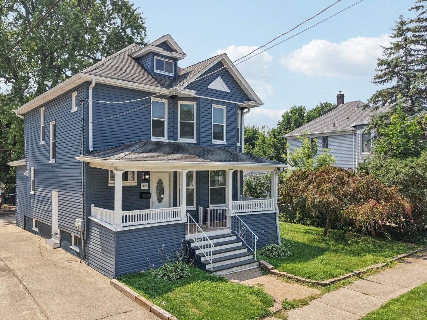 325 4th Street, Waukegan, IL 60085