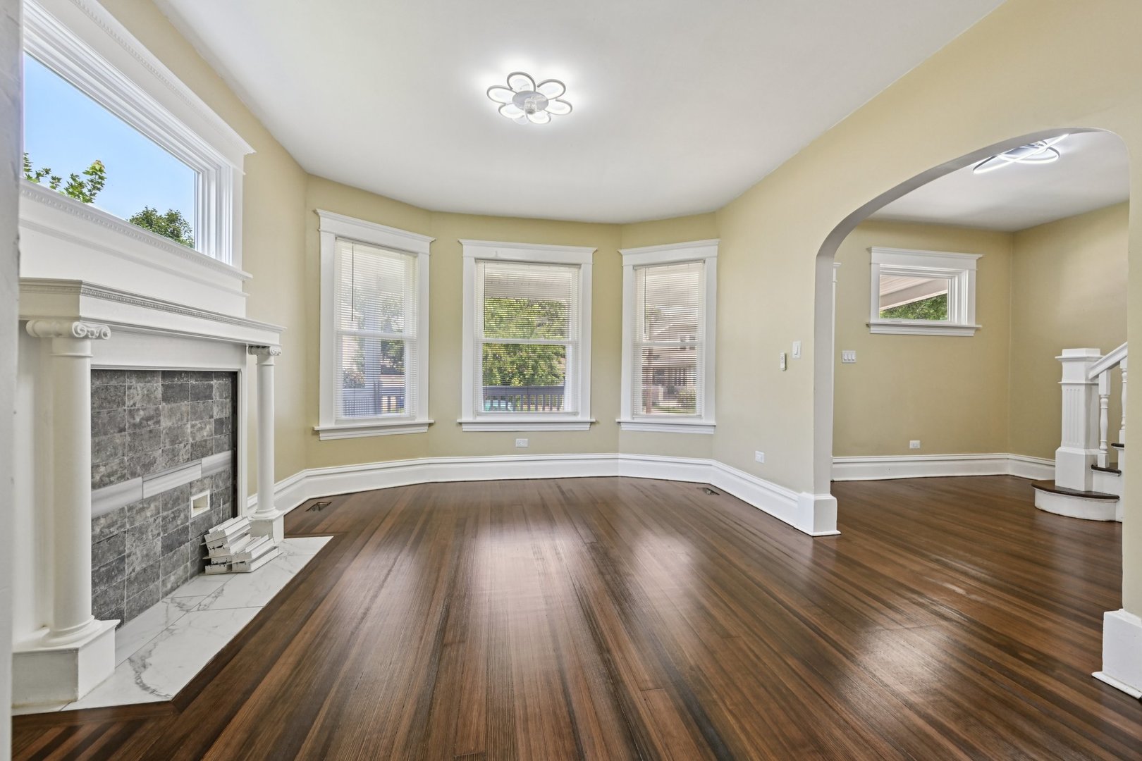 325 4th Street, Waukegan, IL 60085