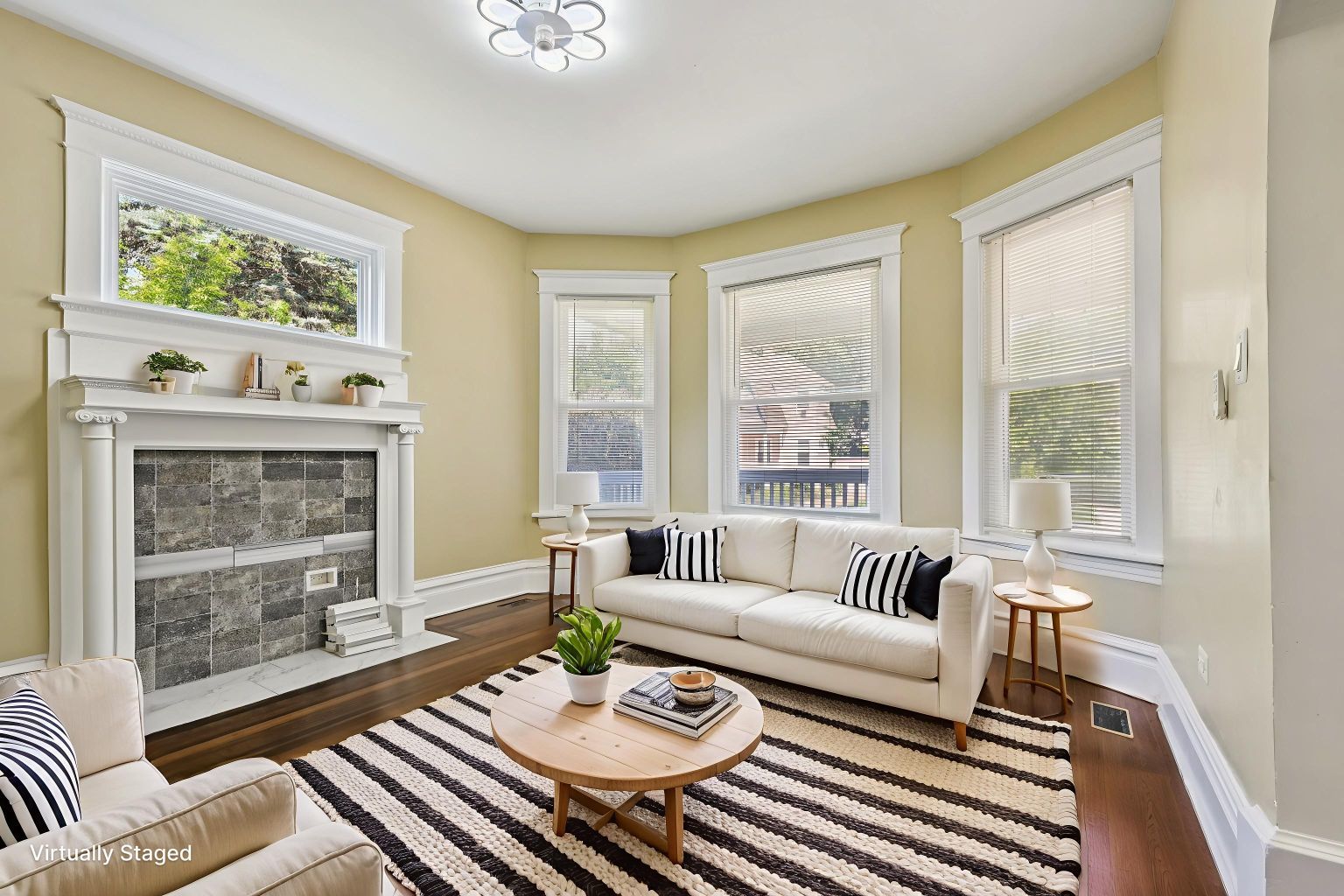 325 4th Street, Waukegan, IL 60085