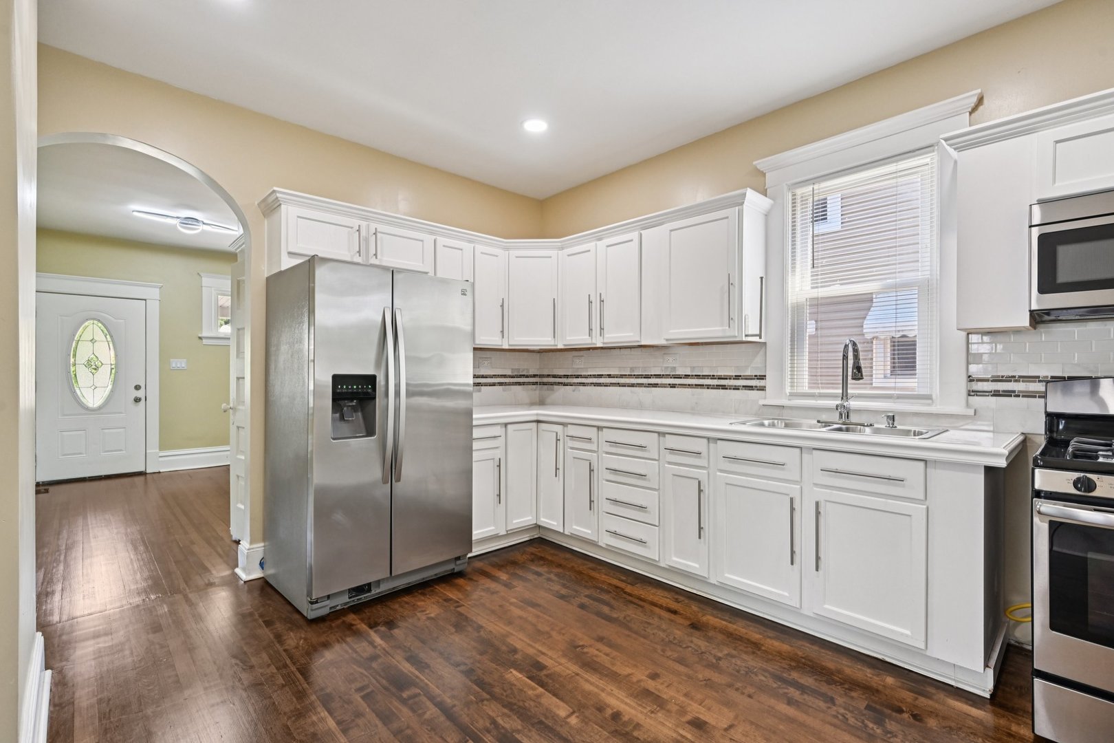 325 4th Street, Waukegan, IL 60085