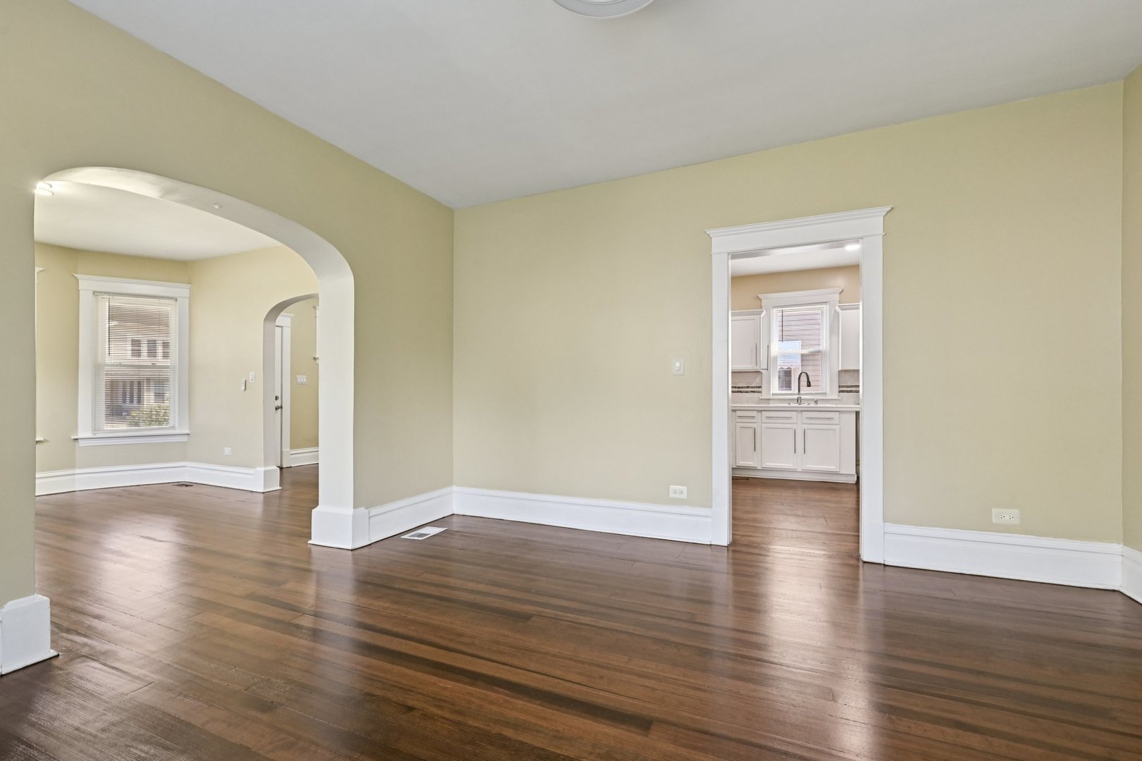 325 4th Street, Waukegan, IL 60085