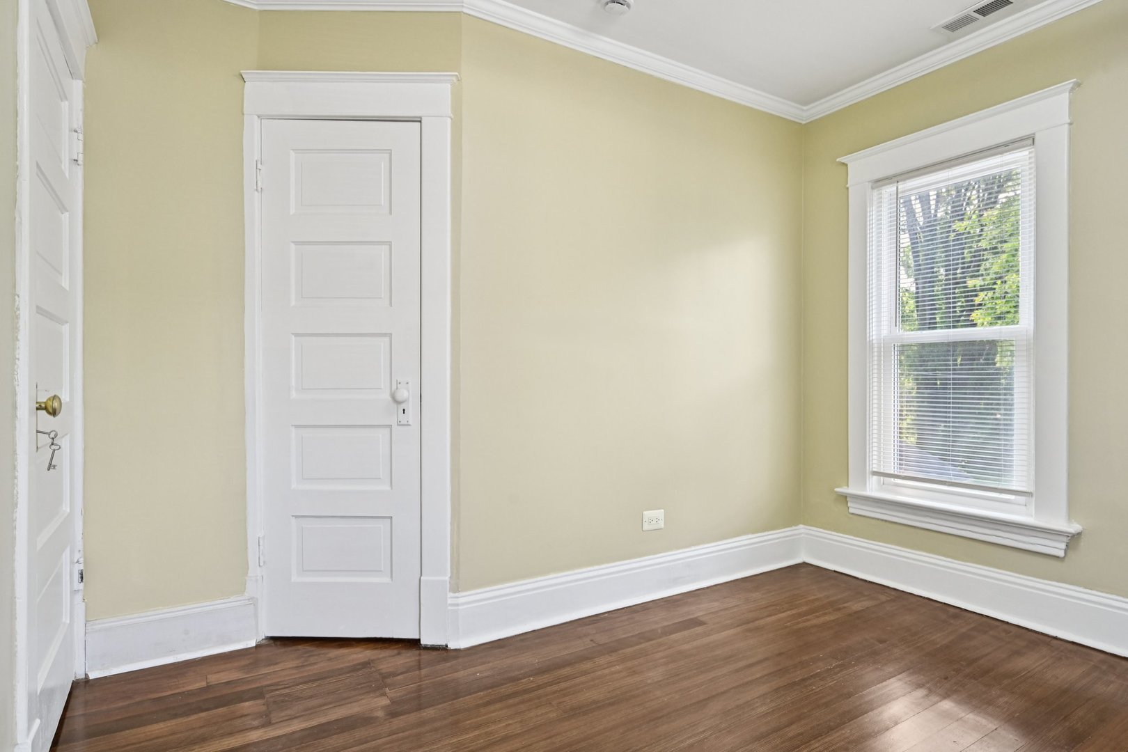 325 4th Street, Waukegan, IL 60085