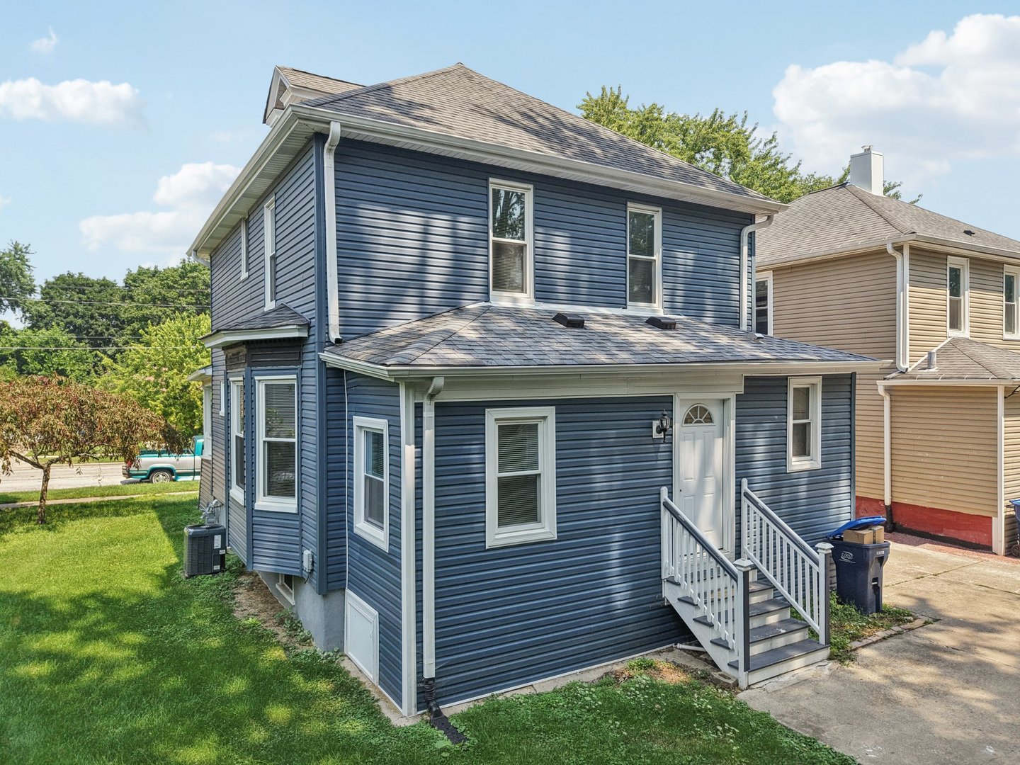 325 4th Street, Waukegan, IL 60085