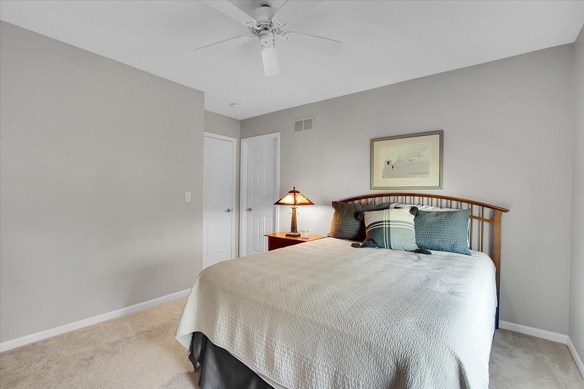 959 N Brainard Street, Naperville, IL 60563