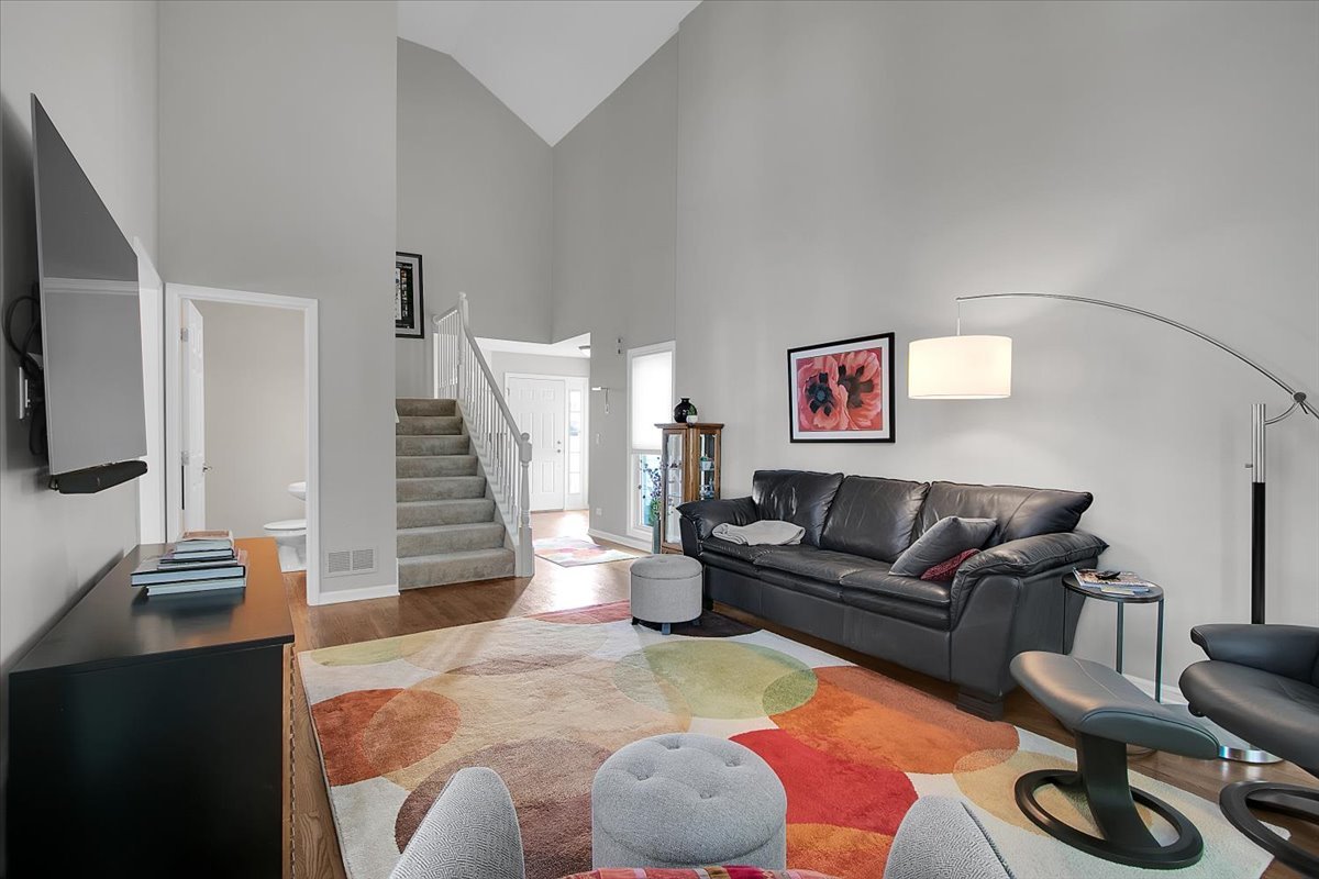 959 N Brainard Street, Naperville, IL 60563