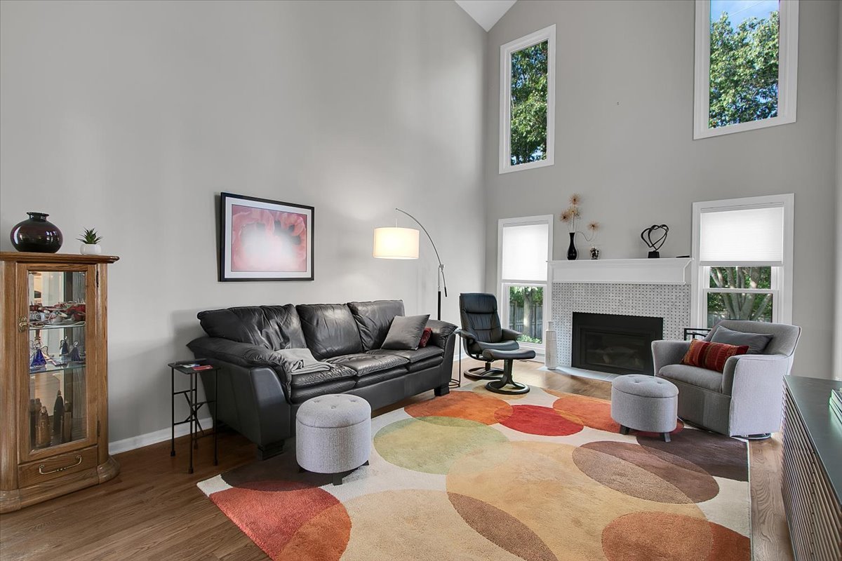 959 N Brainard Street, Naperville, IL 60563