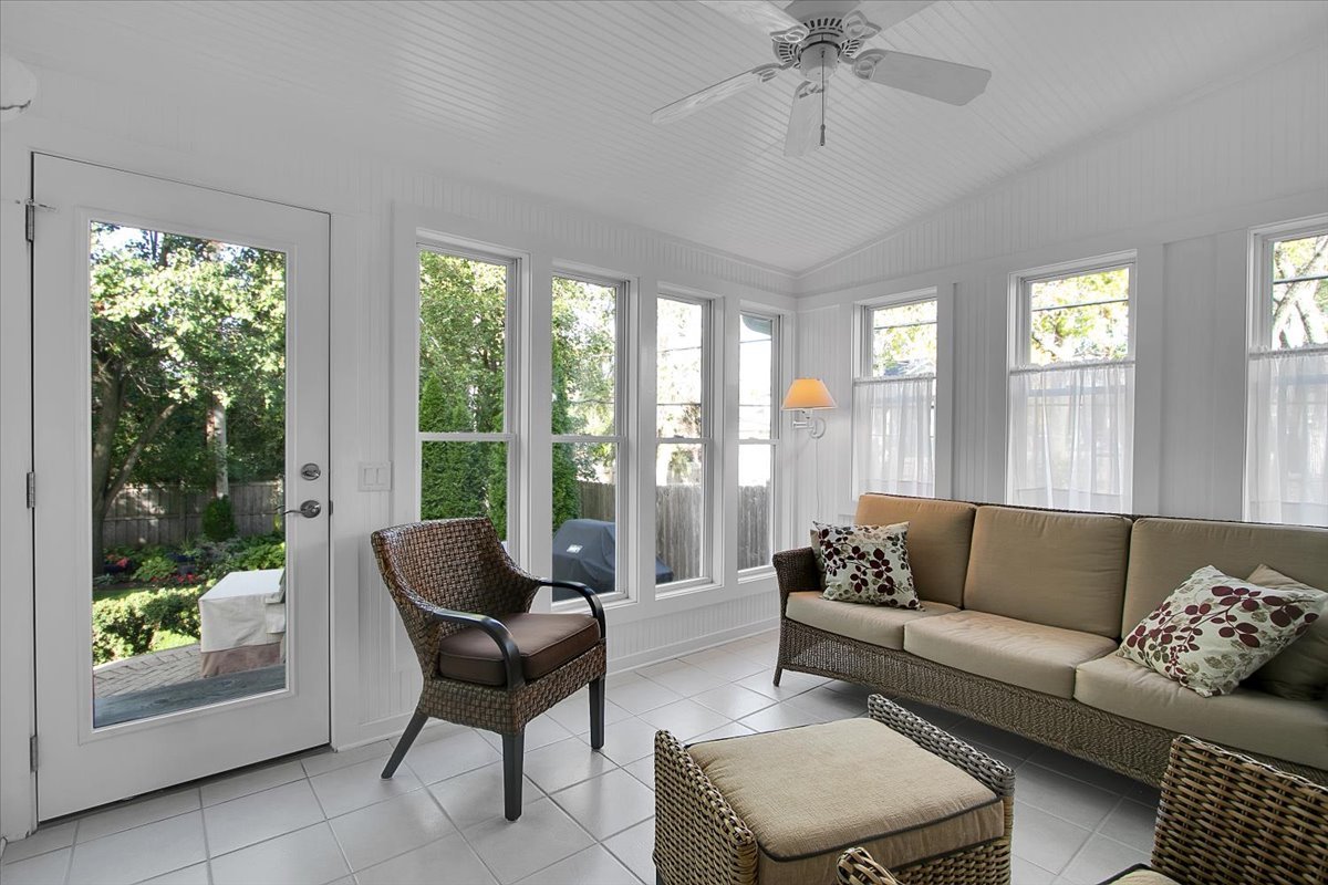 959 N Brainard Street, Naperville, IL 60563