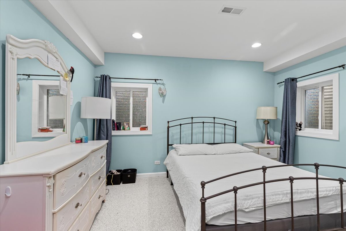 306 Lasalle Street, Vernon Hills, IL 60061