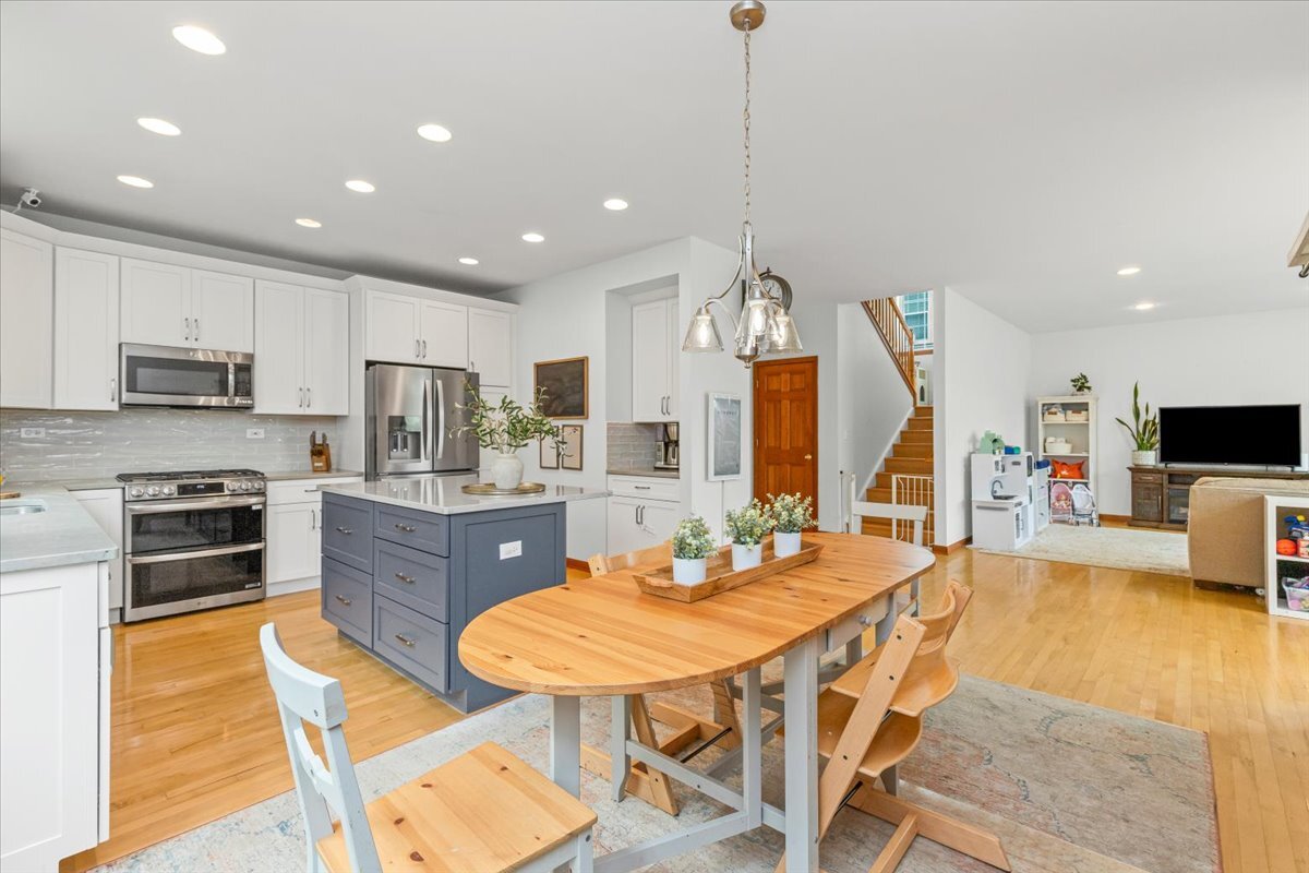 306 Lasalle Street, Vernon Hills, IL 60061