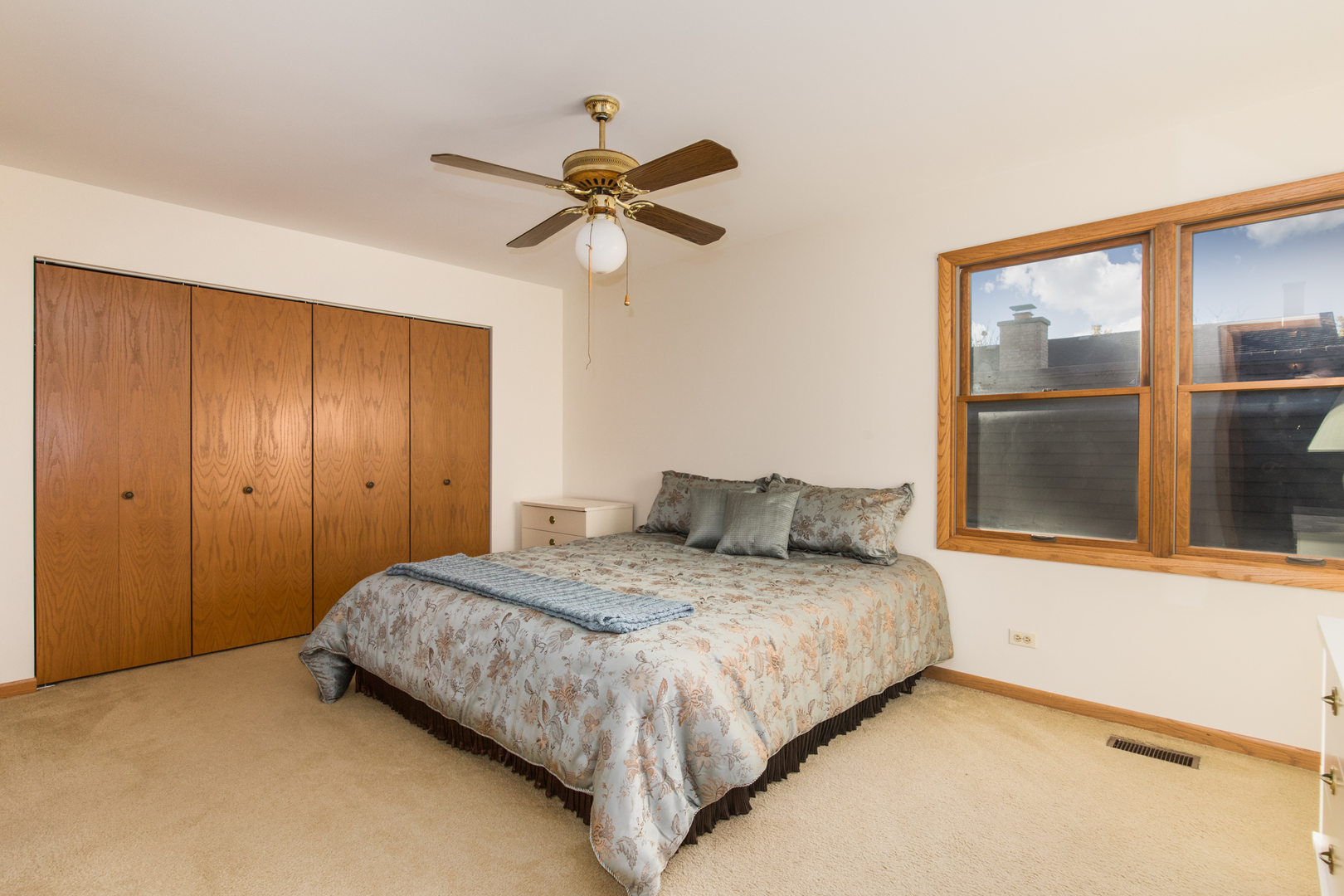 1956 N Lake Arlington Drive, Arlington Heights, IL 60004