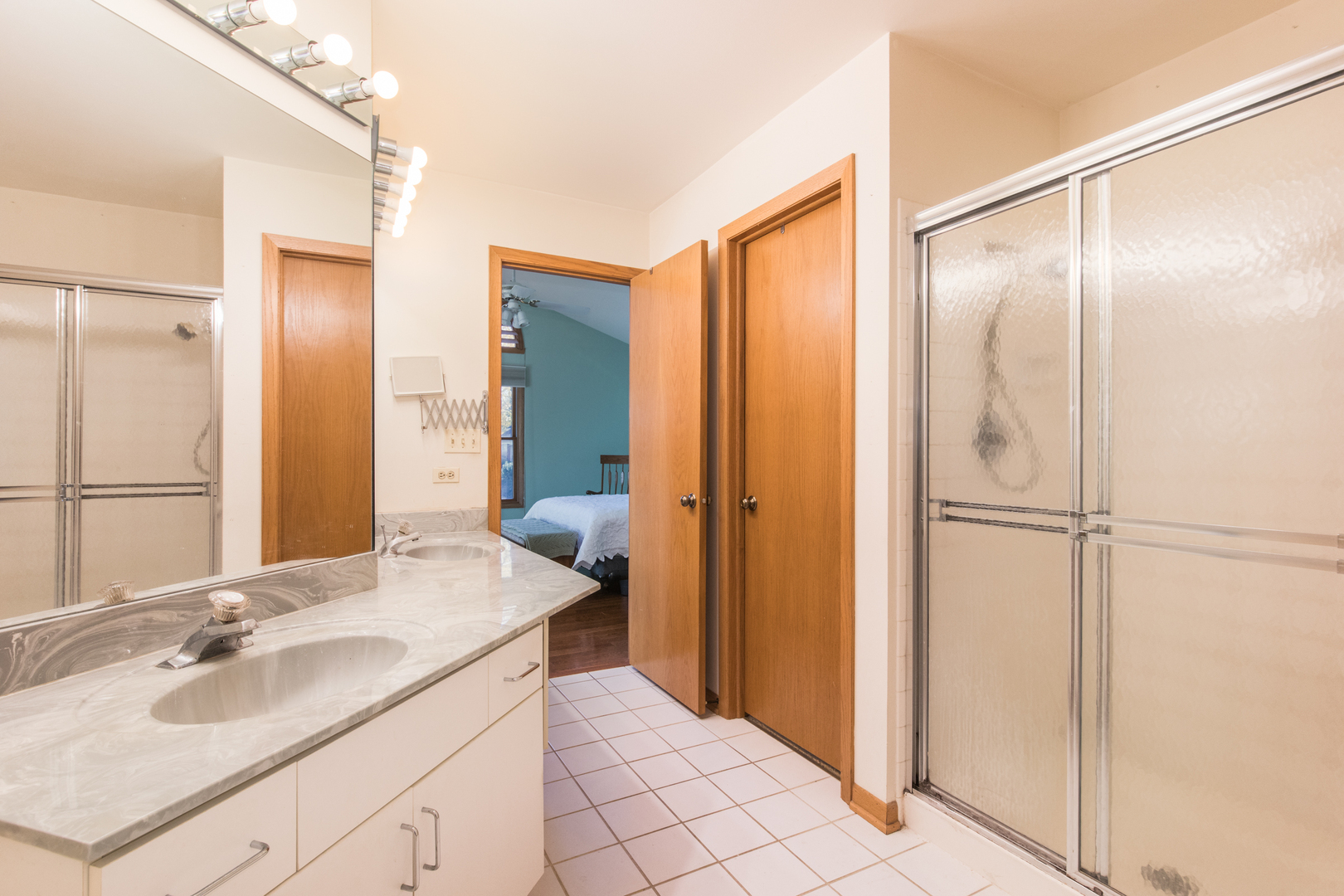 1956 N Lake Arlington Drive, Arlington Heights, IL 60004