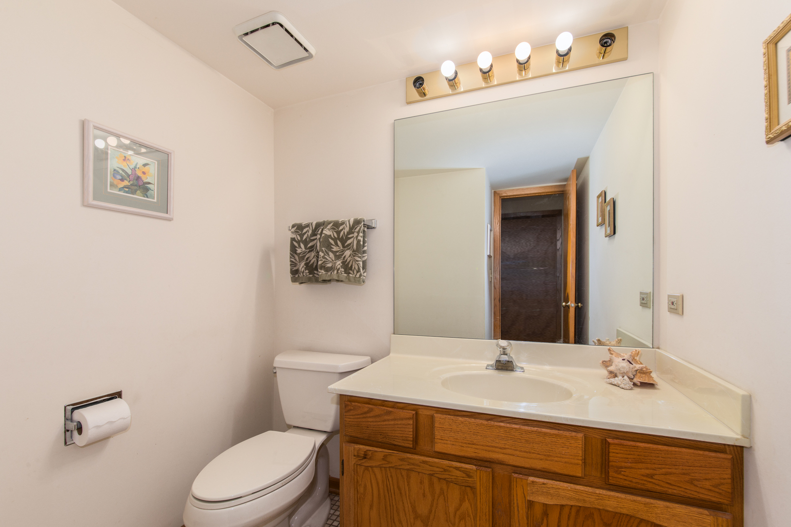 1956 N Lake Arlington Drive, Arlington Heights, IL 60004