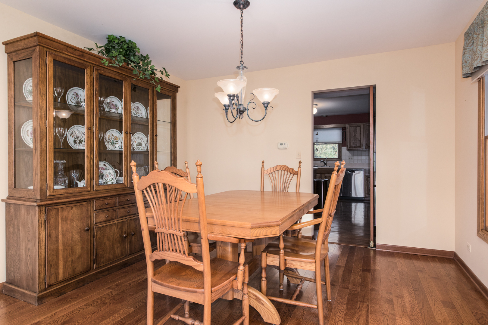 1956 N Lake Arlington Drive, Arlington Heights, IL 60004