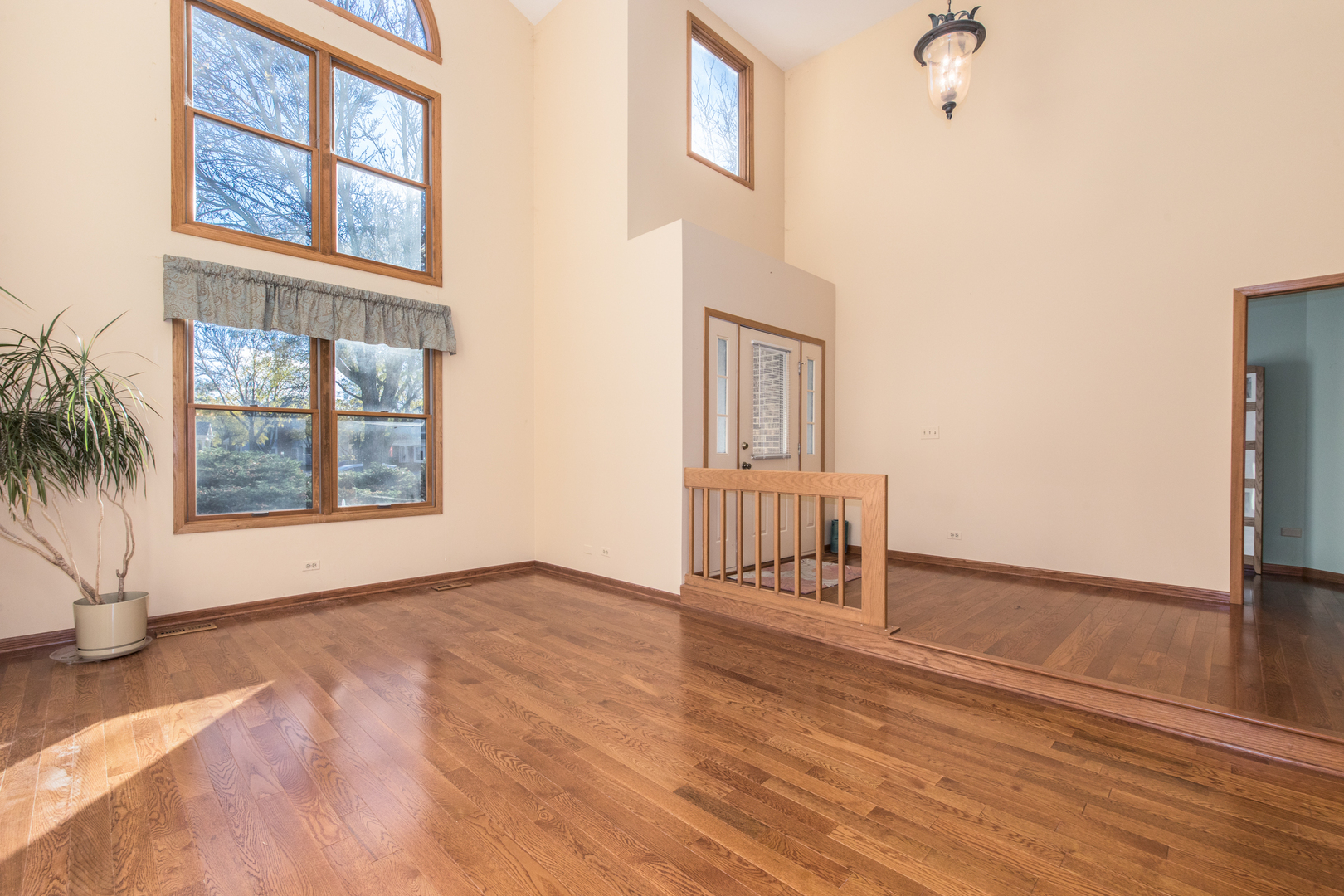 1956 N Lake Arlington Drive, Arlington Heights, IL 60004