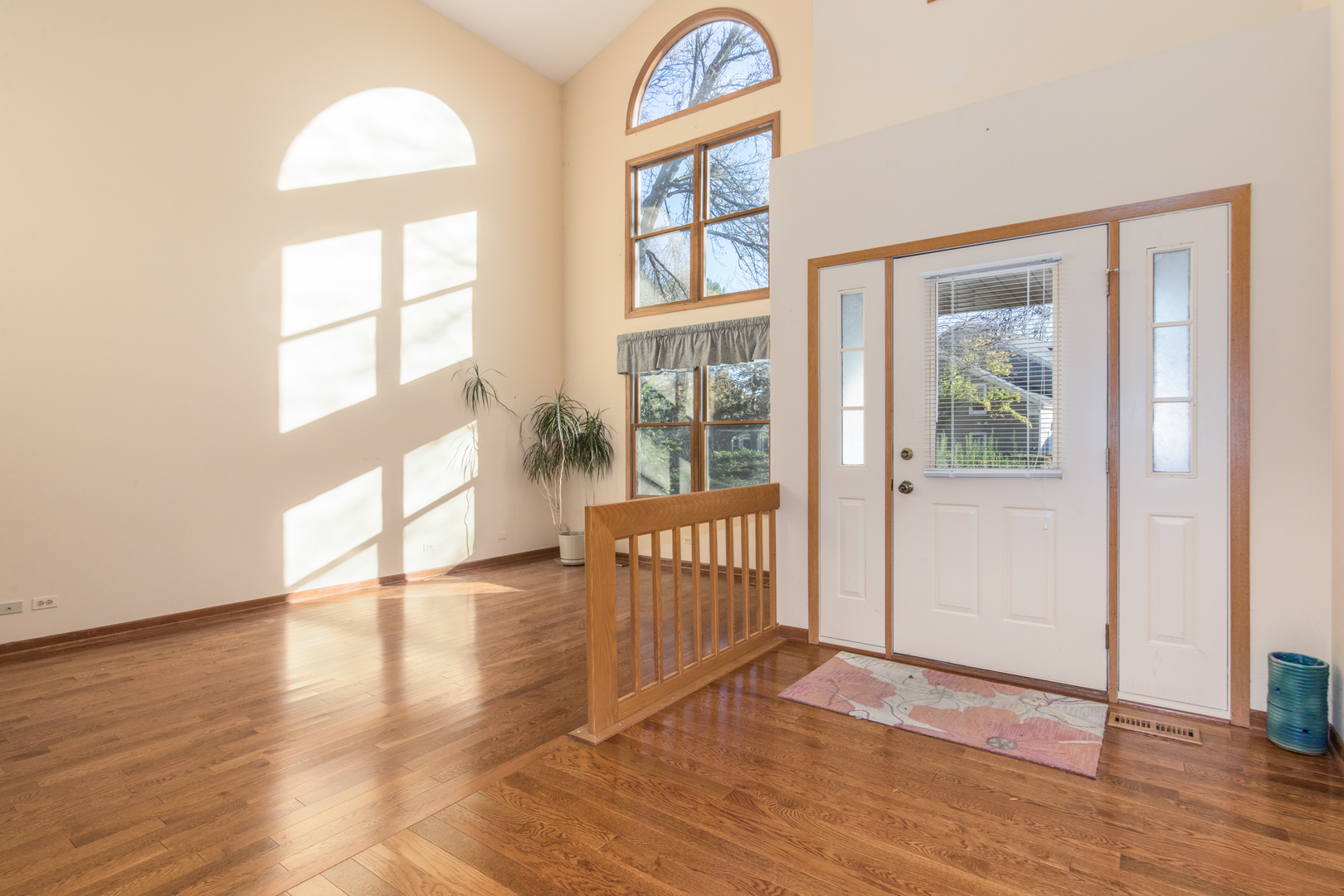 1956 N Lake Arlington Drive, Arlington Heights, IL 60004