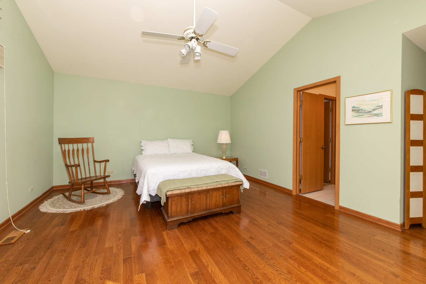 1956 N Lake Arlington Drive, Arlington Heights, IL 60004