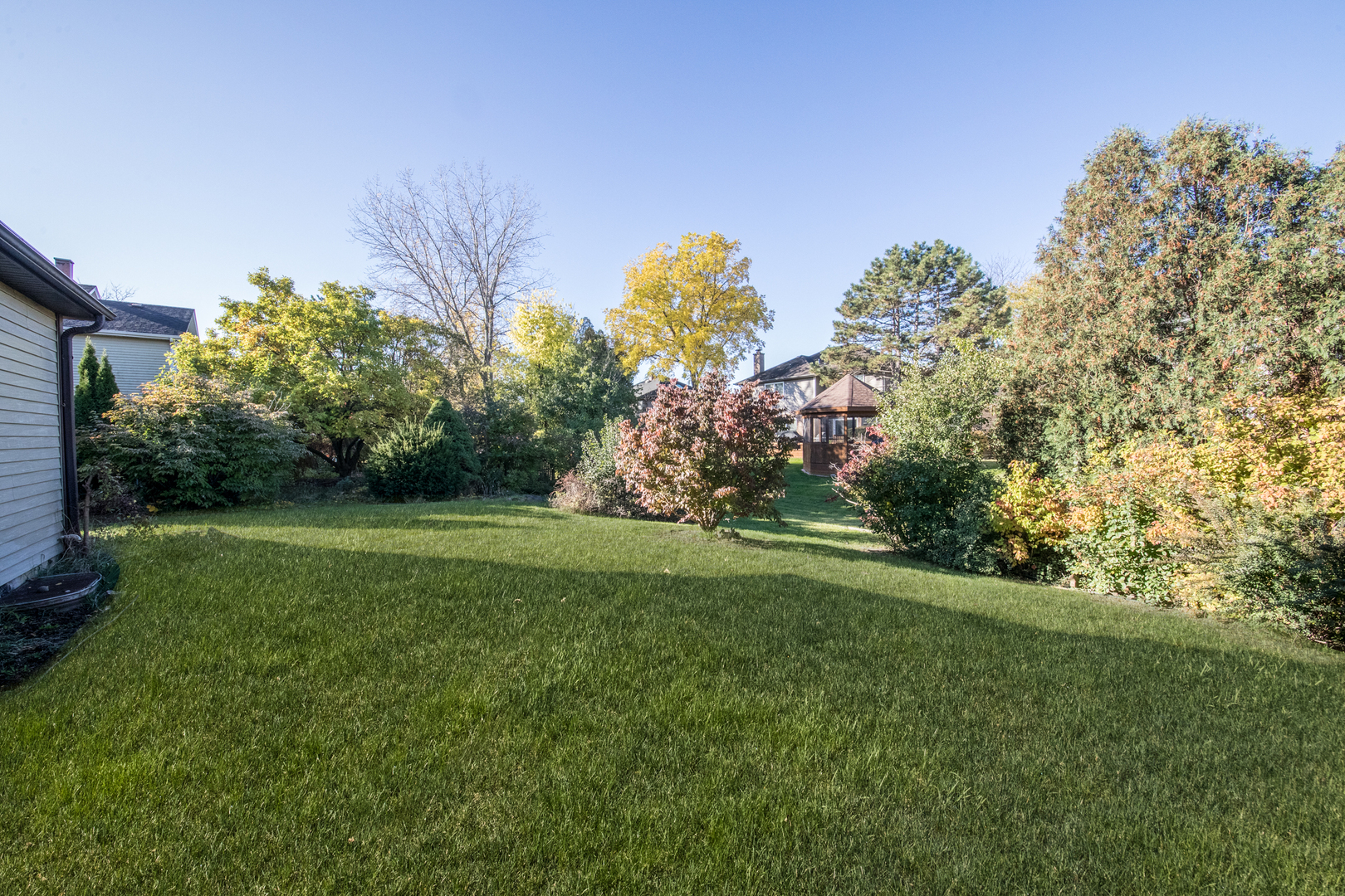 1956 N Lake Arlington Drive, Arlington Heights, IL 60004