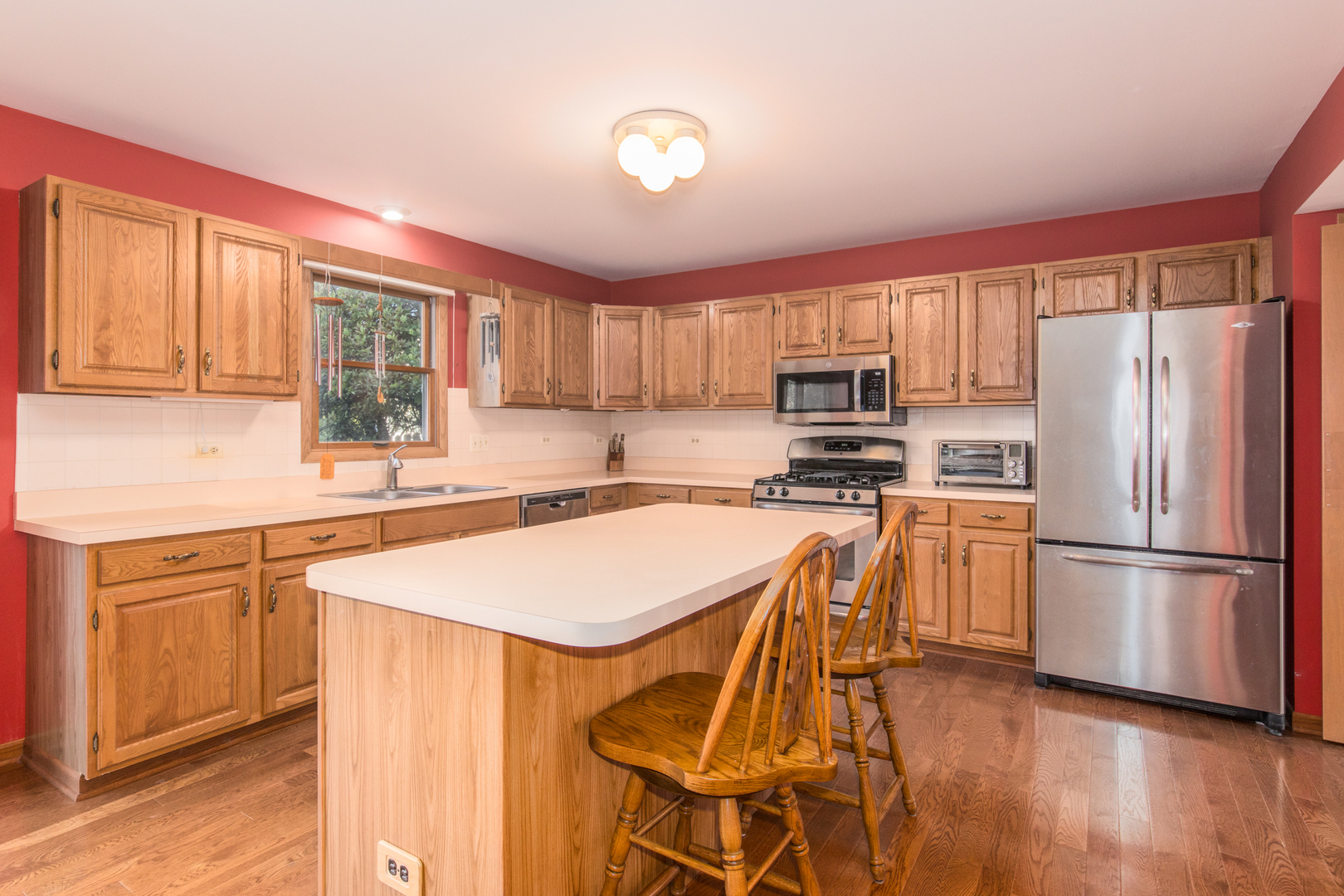 1956 N Lake Arlington Drive, Arlington Heights, IL 60004