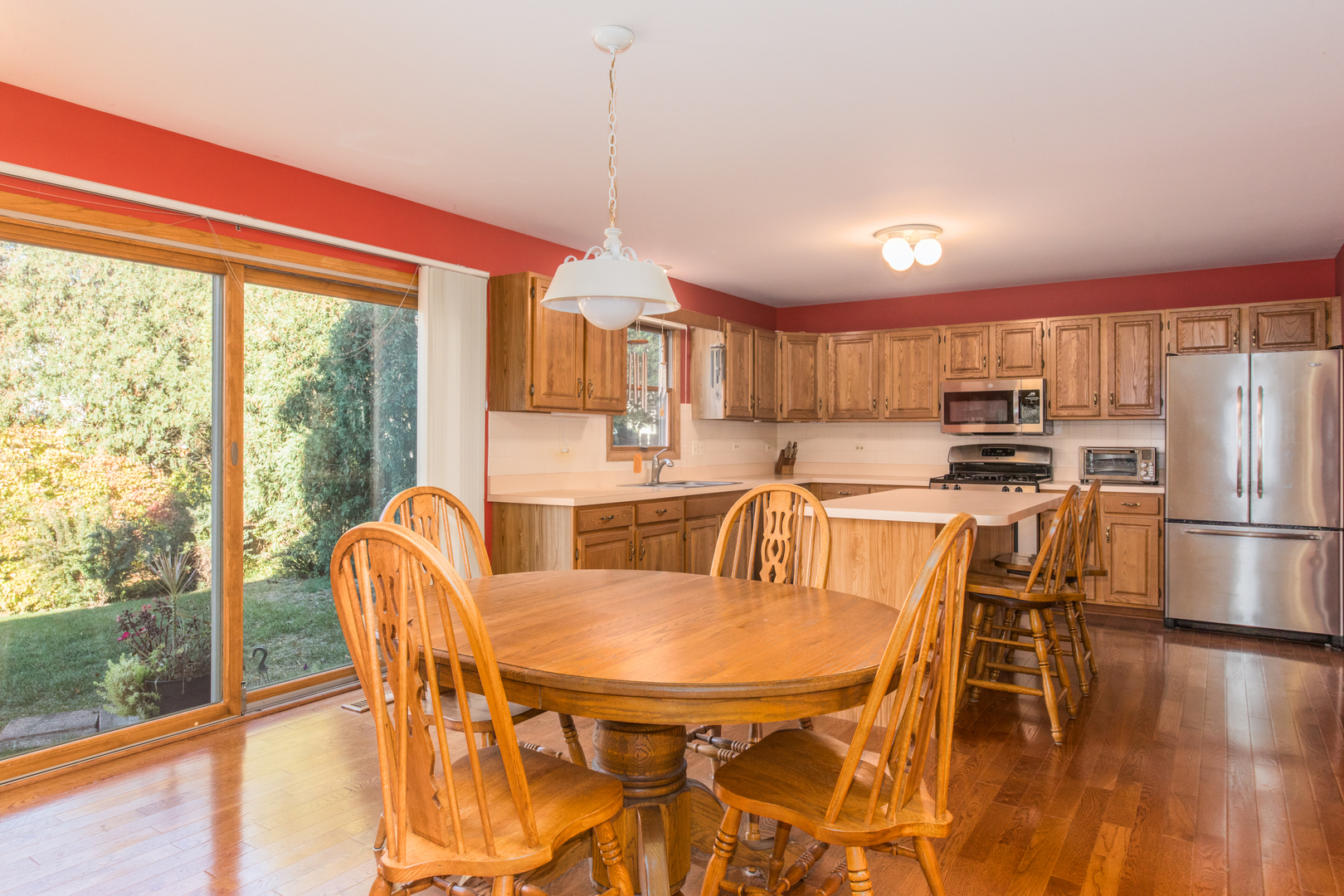 1956 N Lake Arlington Drive, Arlington Heights, IL 60004