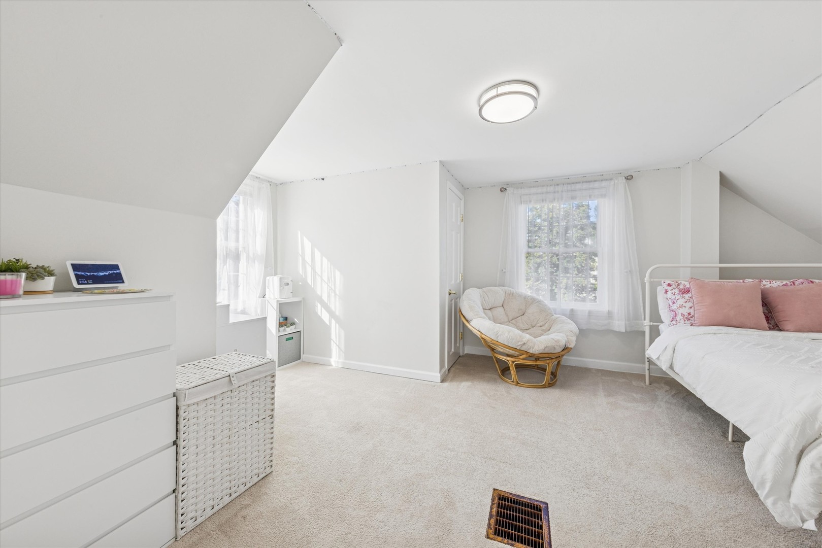 991 S Swain Avenue, Elmhurst, IL 60126