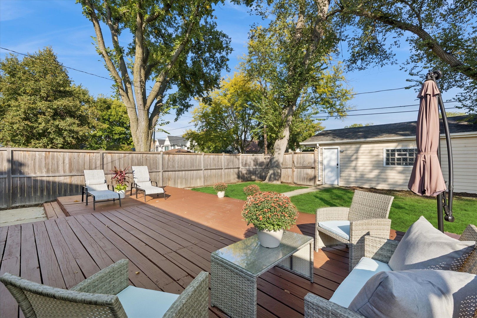 991 S Swain Avenue, Elmhurst, IL 60126