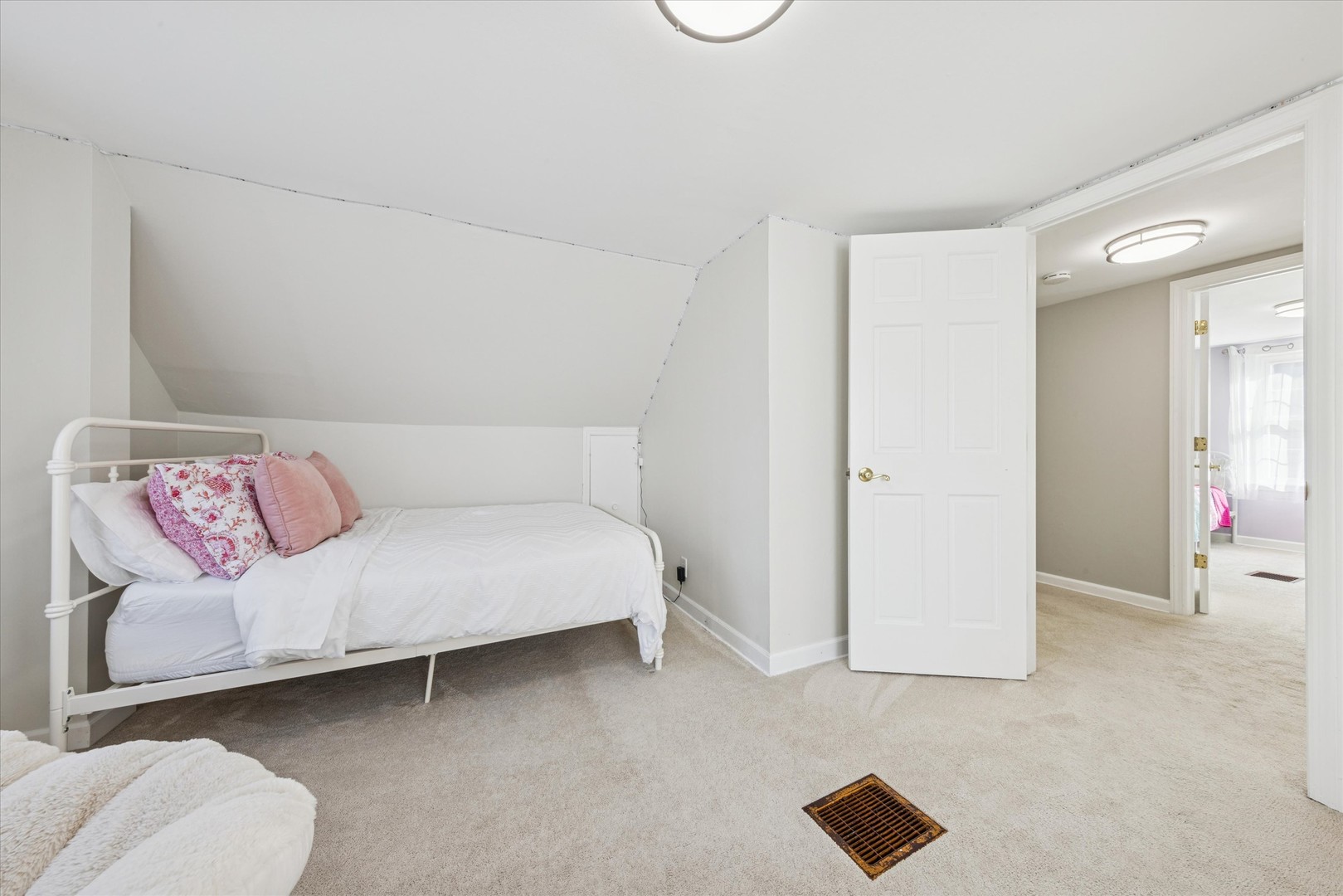 991 S Swain Avenue, Elmhurst, IL 60126