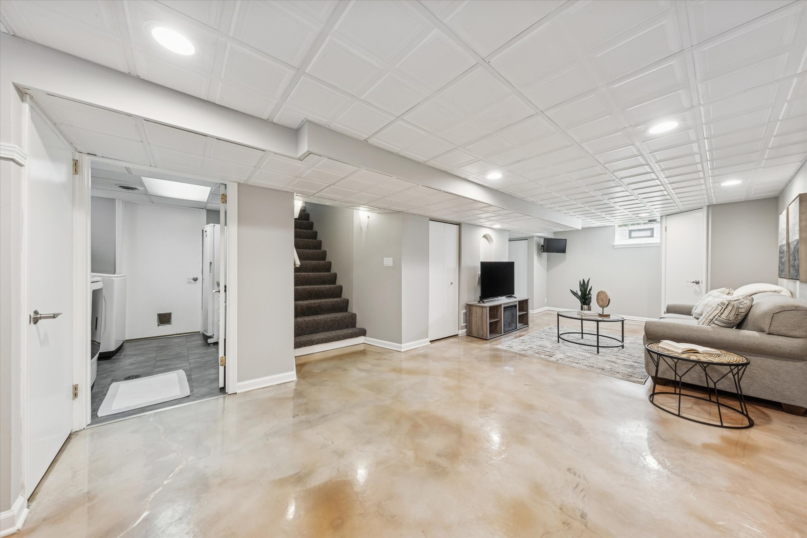 991 S Swain Avenue, Elmhurst, IL 60126
