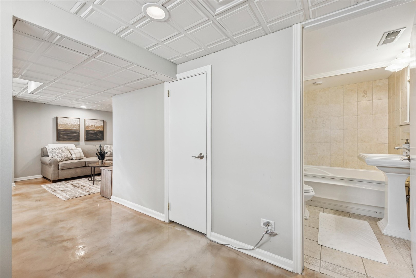 991 S Swain Avenue, Elmhurst, IL 60126