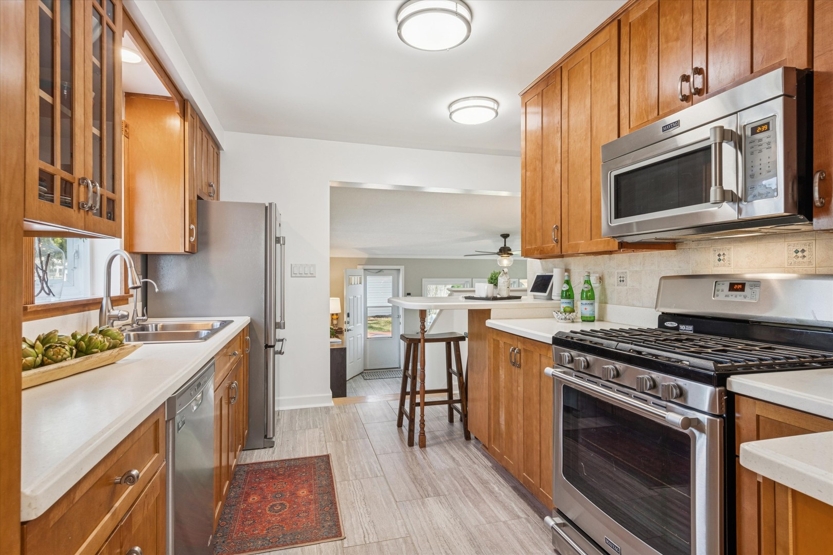 991 S Swain Avenue, Elmhurst, IL 60126