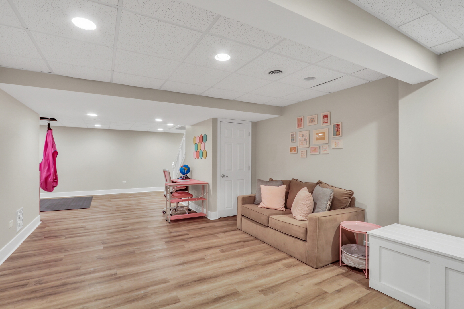 6183 OLD FARM Lane, Gurnee, IL 60031