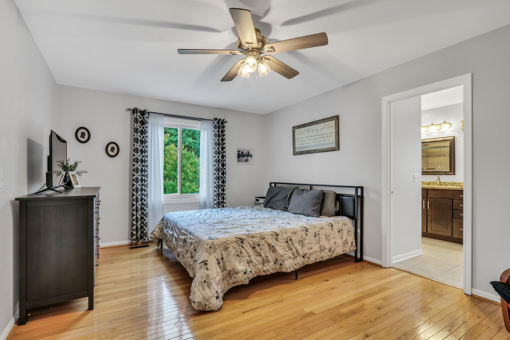 6183 OLD FARM Lane, Gurnee, IL 60031