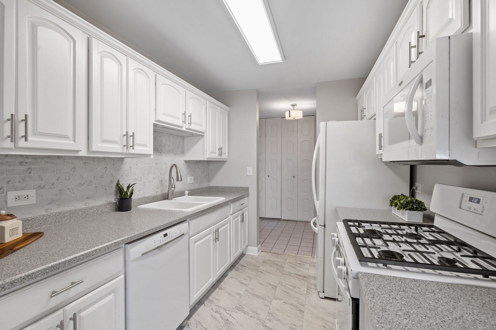 2201 S Grace Street #305, Lombard, IL 60148