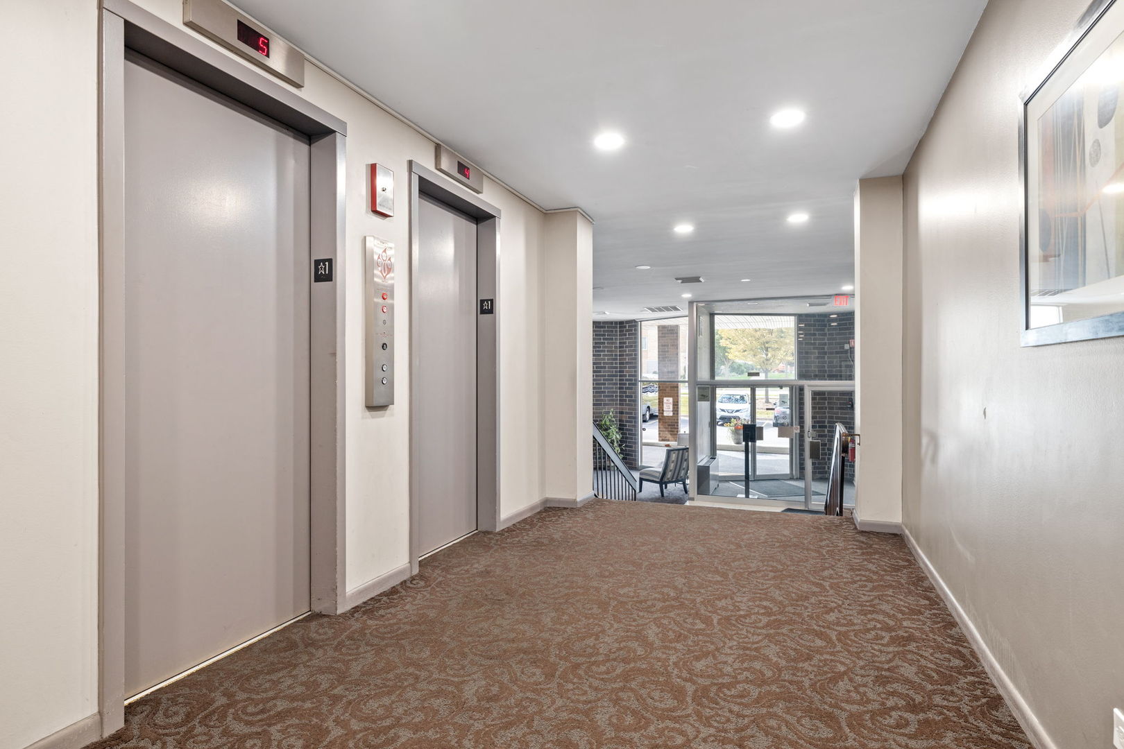 2201 S Grace Street #305, Lombard, IL 60148