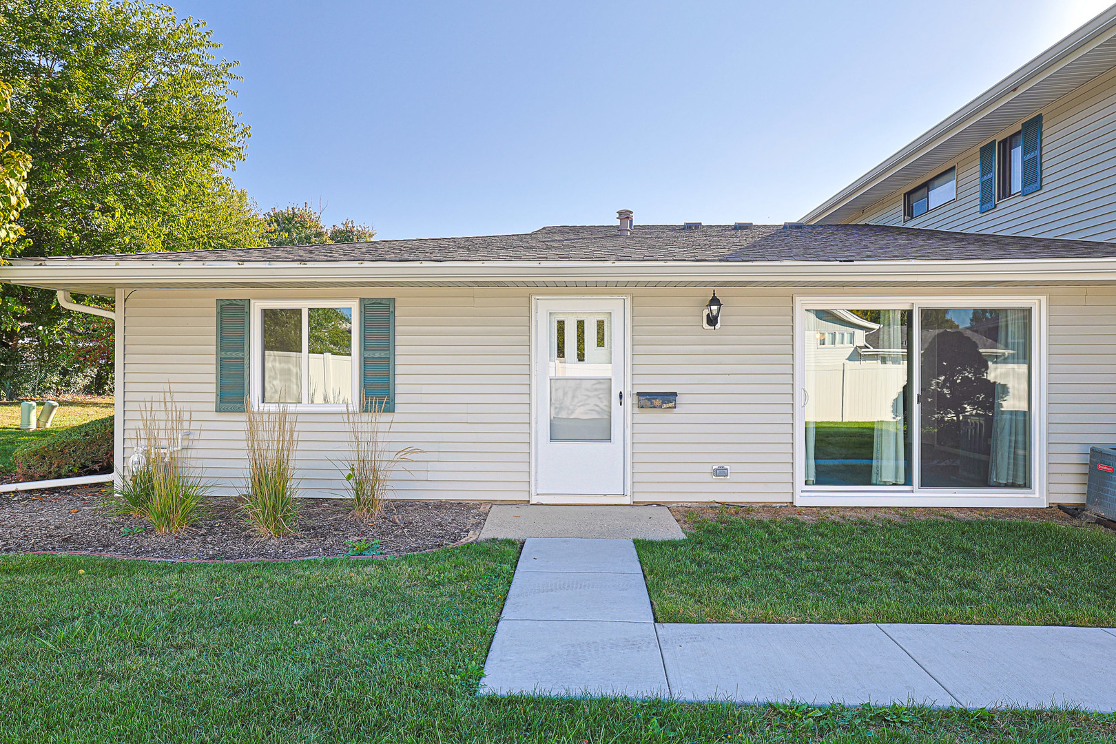 1128 Quanset Court #1128, Schaumburg, IL 60194