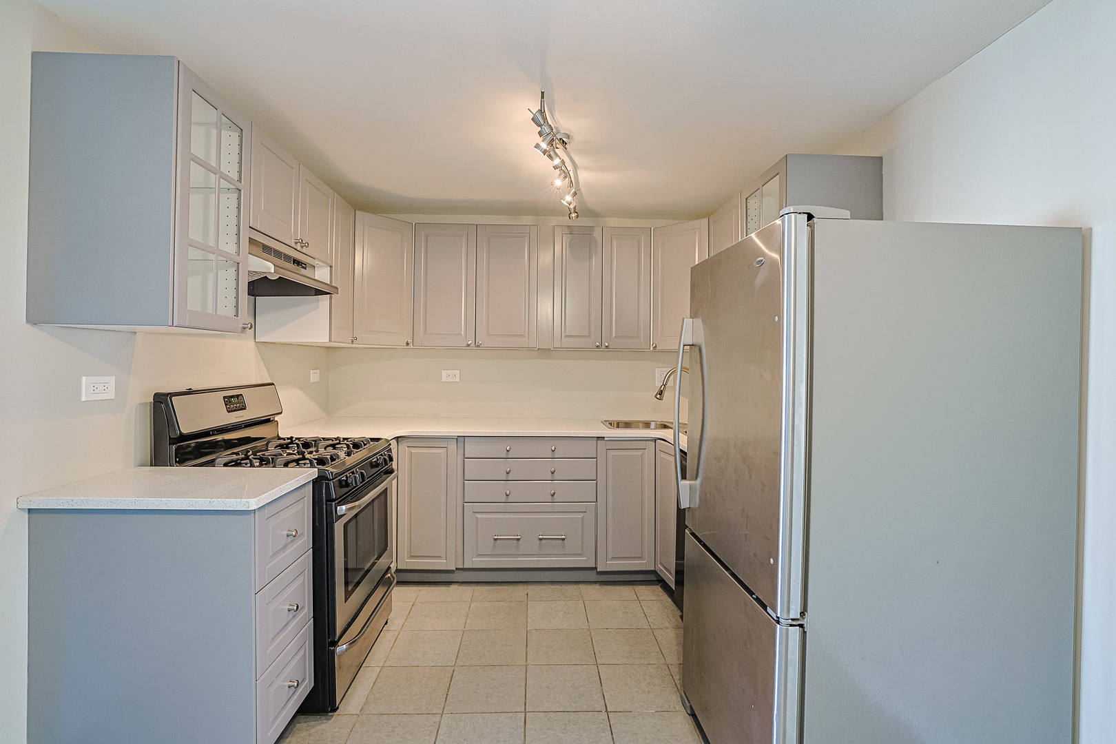 1128 Quanset Court #1128, Schaumburg, IL 60194