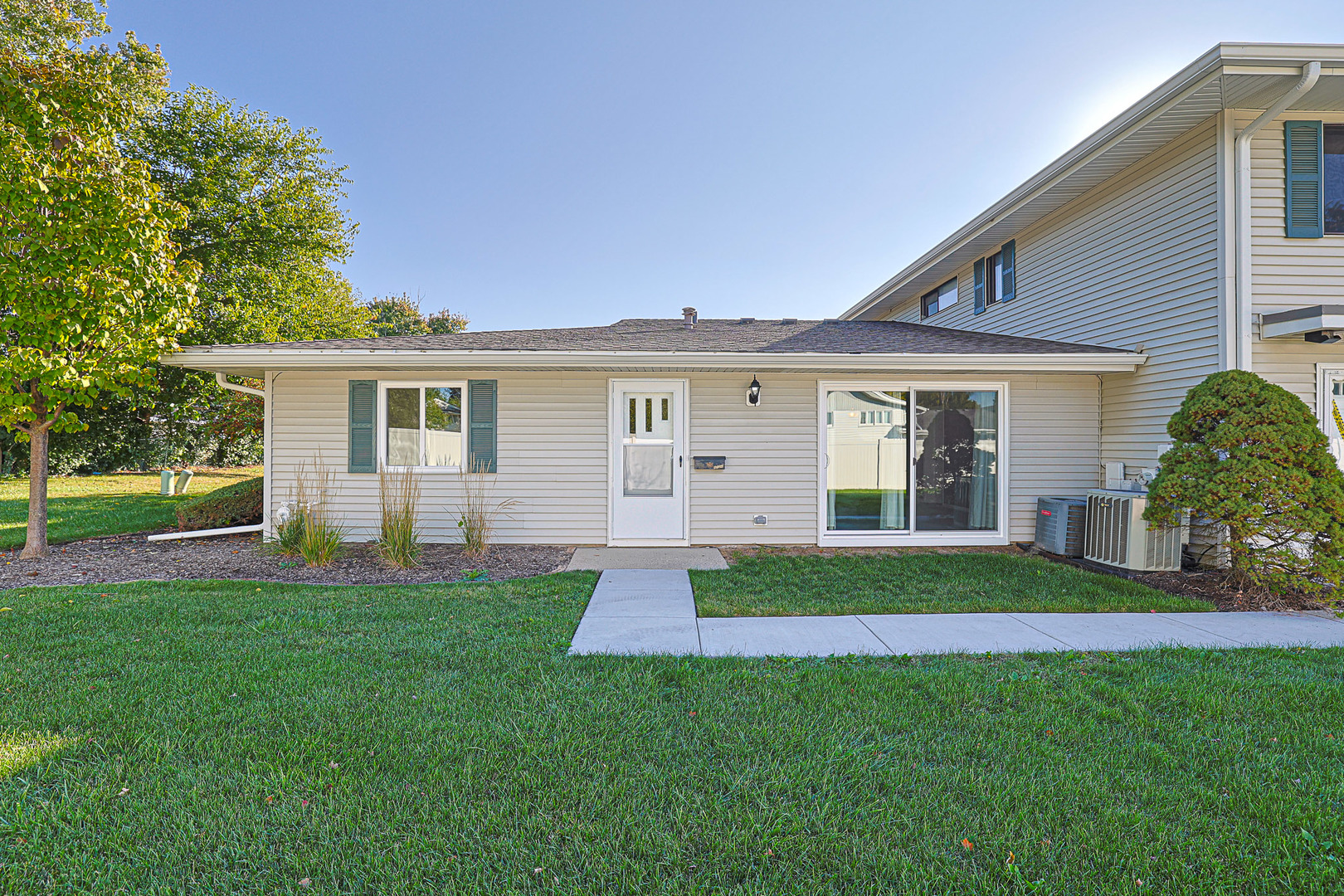1128 Quanset Court #1128, Schaumburg, IL 60194
