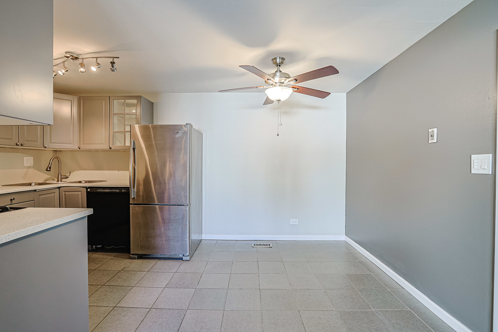 1128 Quanset Court #1128, Schaumburg, IL 60194