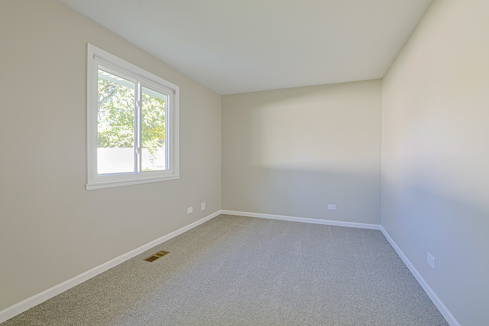 1128 Quanset Court #1128, Schaumburg, IL 60194