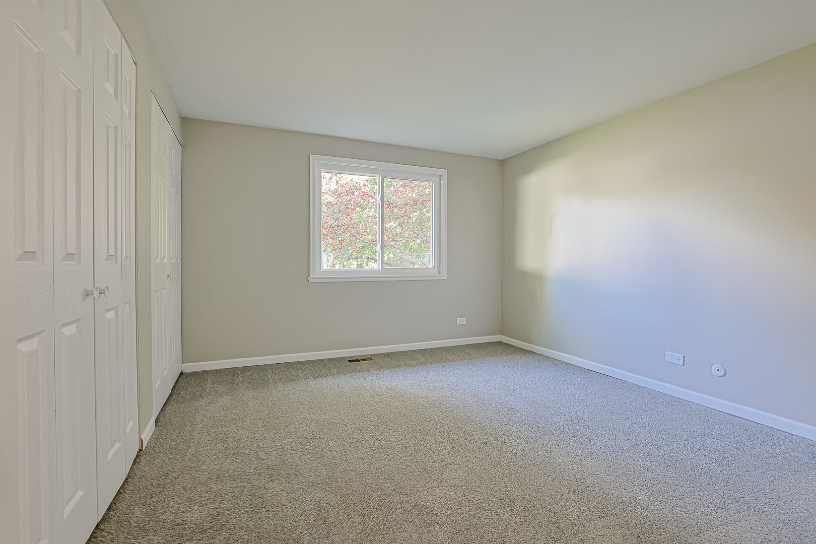 1128 Quanset Court #1128, Schaumburg, IL 60194