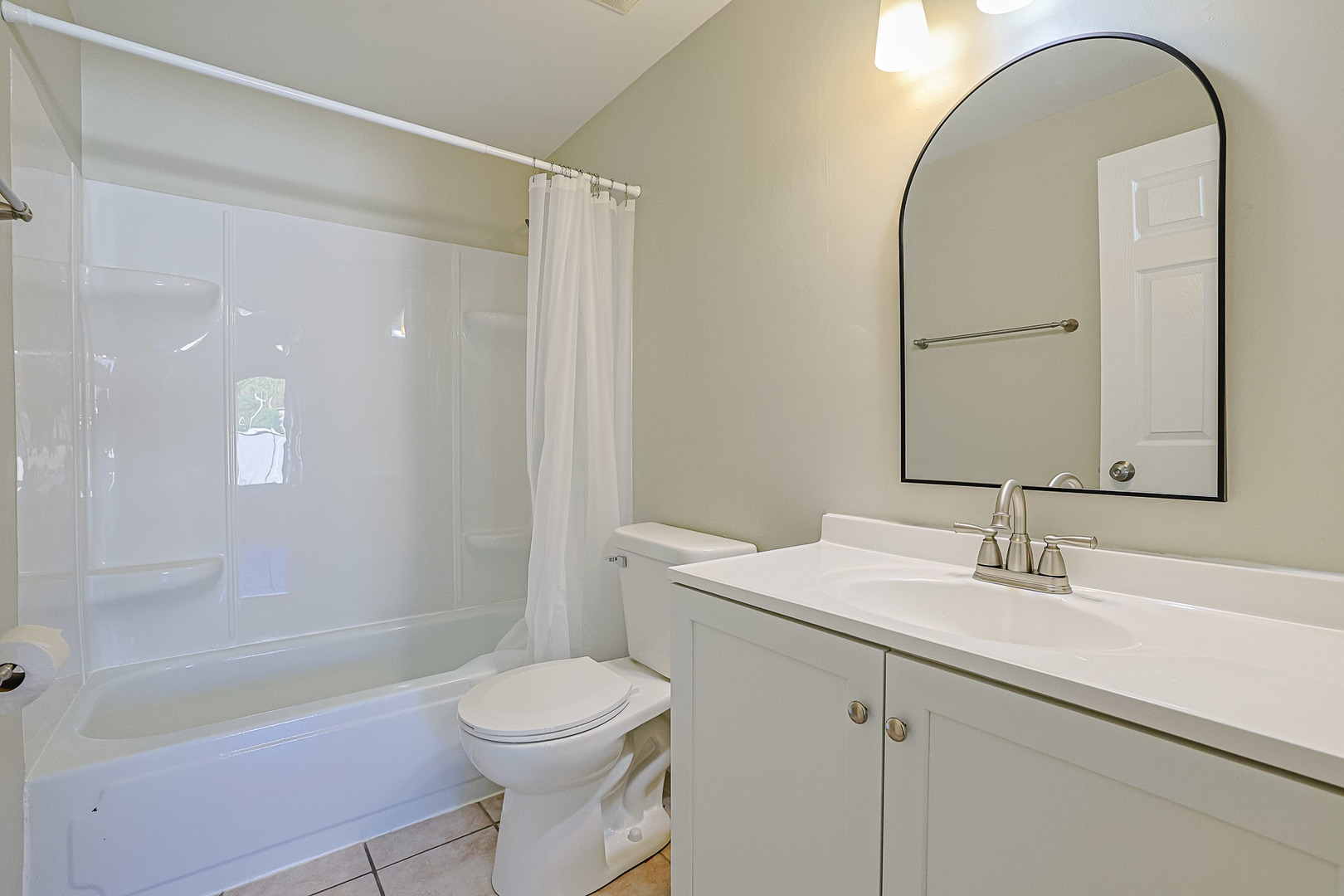 1128 Quanset Court #1128, Schaumburg, IL 60194