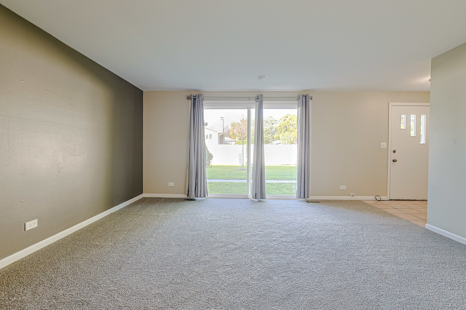 1128 Quanset Court #1128, Schaumburg, IL 60194