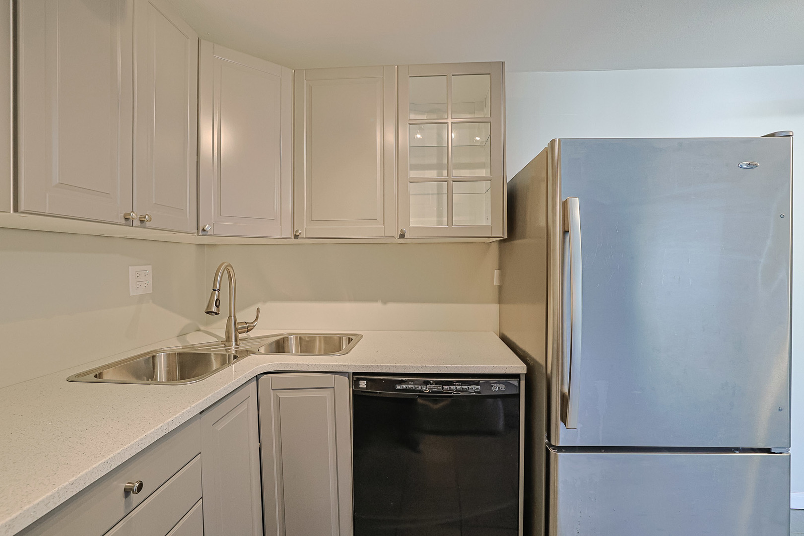 1128 Quanset Court #1128, Schaumburg, IL 60194