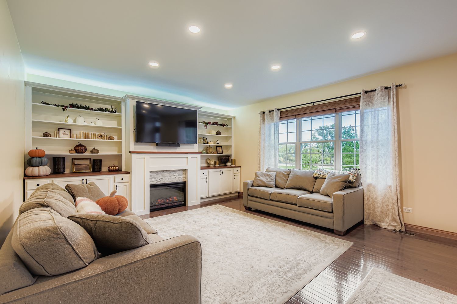 1622 Conway Circle, McHenry, IL 60050