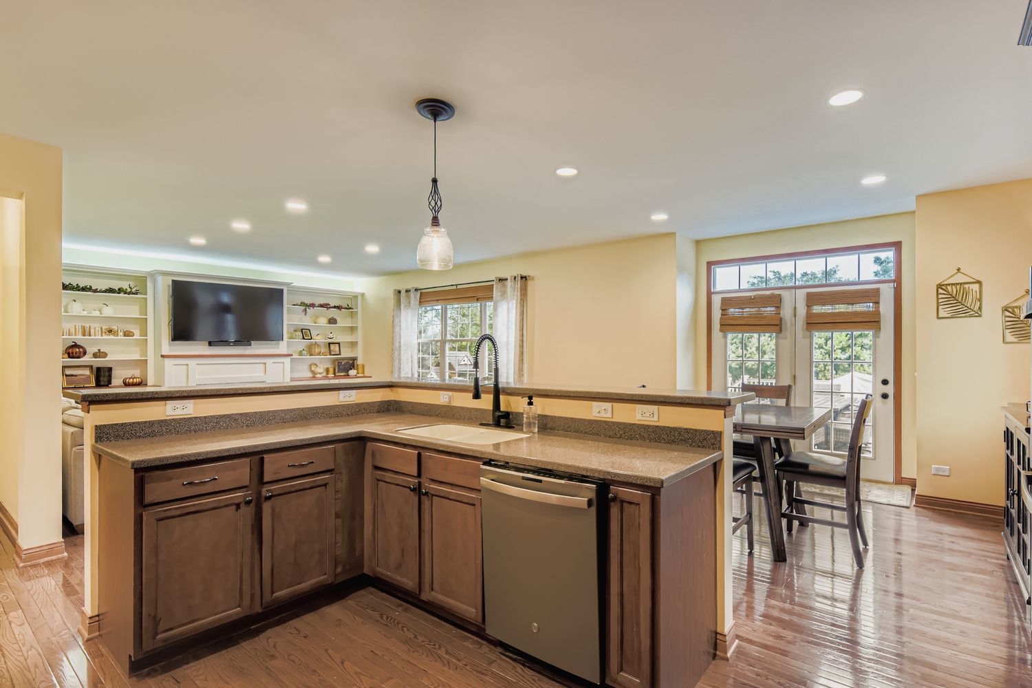 1622 Conway Circle, McHenry, IL 60050