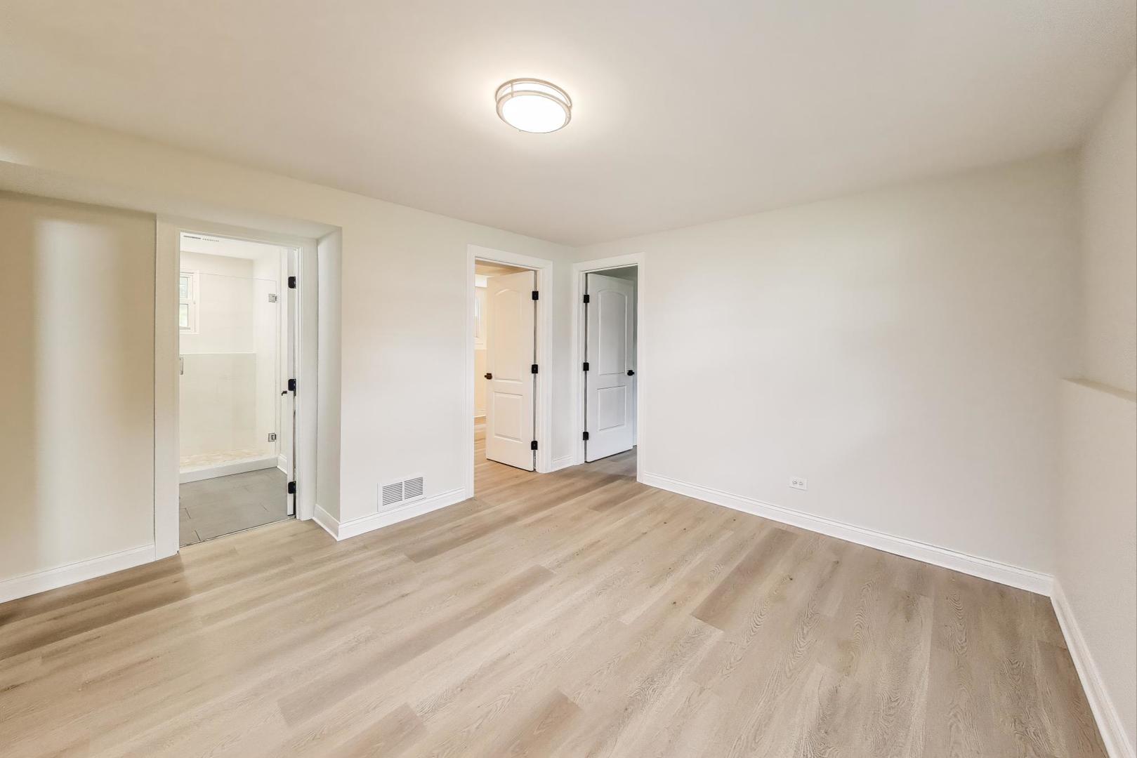 6915 Hawthorne Lane, Hanover Park, IL 60133